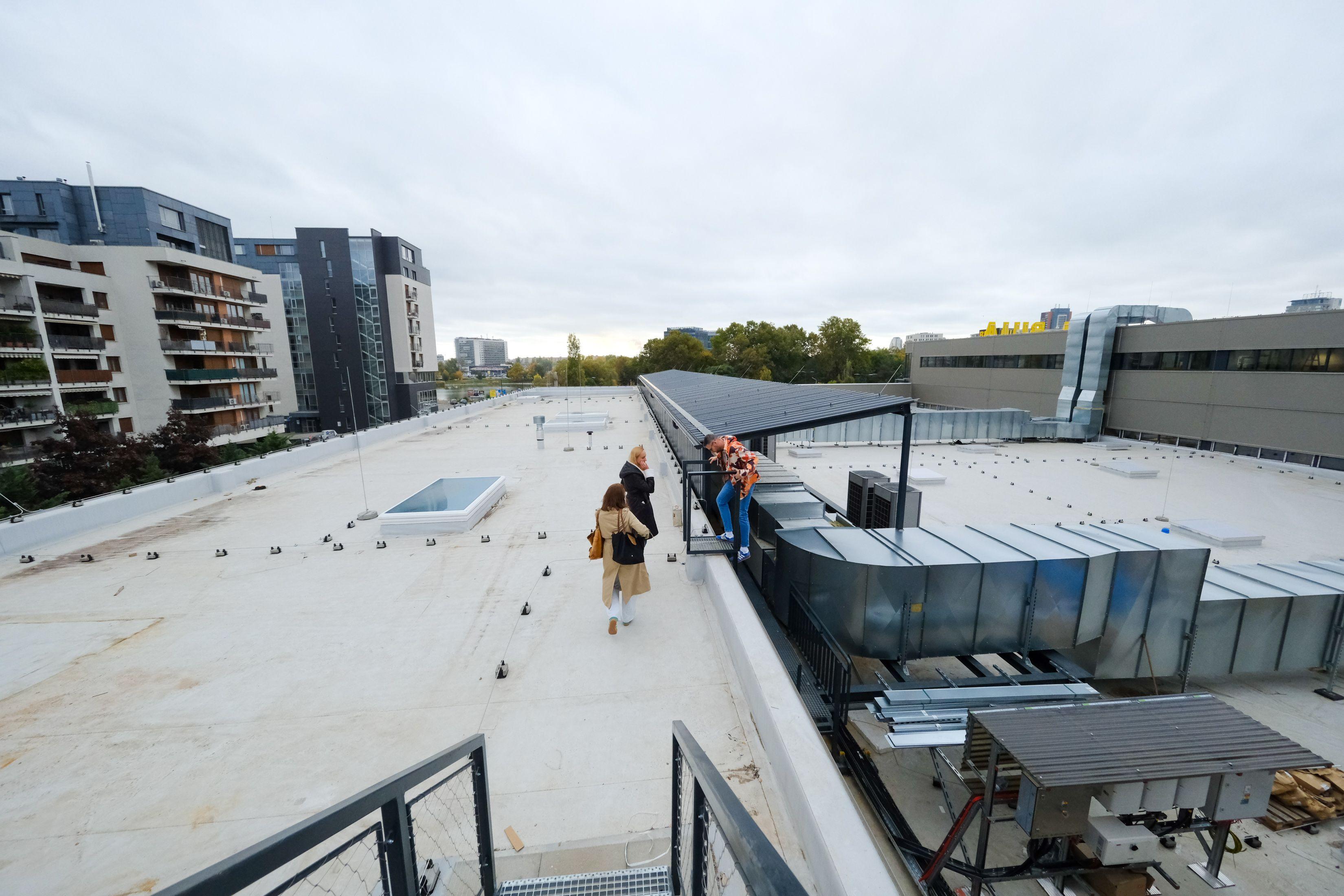 fotografia strechy budovy Billa